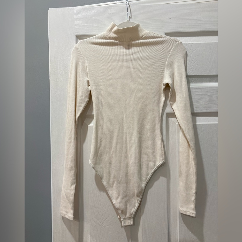 SKIMS Ribbed Turtleneck Bodysuit – Cream – Size M